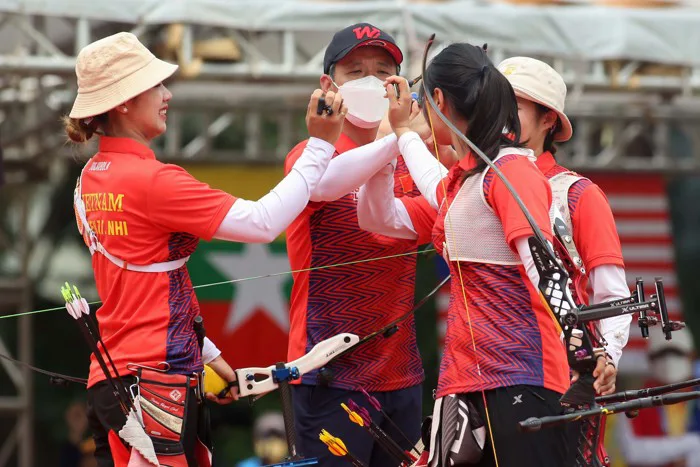 Người đẹp môn bắn cung Ánh Nguyệt cùng đồng đội mất huy chương vàng trước  tuyển Philippines - Báo Người Lao Động