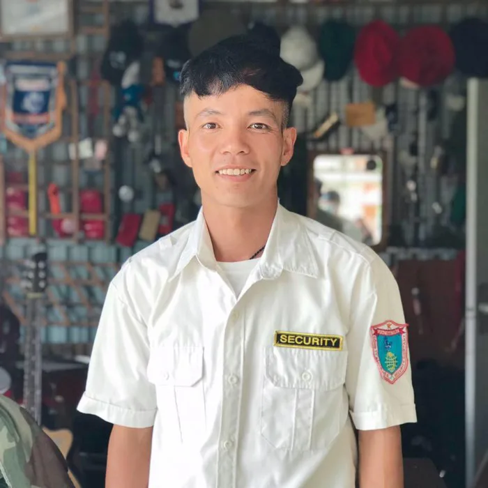 anh-trai-dep-bao-ve-1