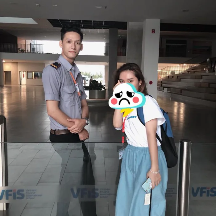 Soái ca bảo vệ trường người ta: Đã đẹp trai còn cao mét tám, động lực đi  học đây rồi
