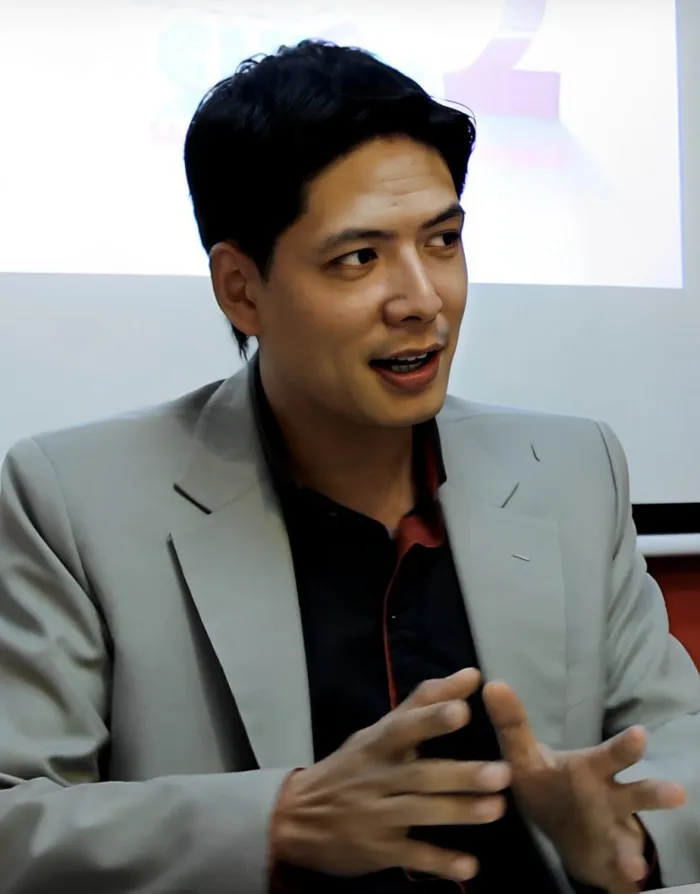 Bình Minh lộ ngoại hình sương gió khi bế con trai cực phẩm của Chi Bảo,  không còn hình ảnh nam thần