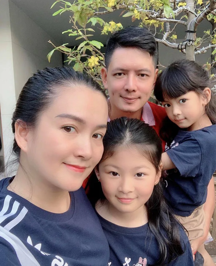Nhìn những bức hình gần đây có thể thấy, vẻ đẹp trai của Bình Minh đã nhuốm  màu thời gian