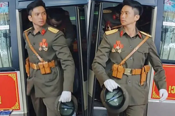Đã có in4 chàng quân nhân siêu đẹp trai nổi khắp MXH với clip 3 giây xuống  ô tô