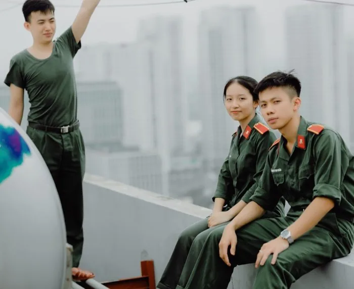 Chàng sĩ quan trẻ lan toả tình yêu người lính qua 'Tiệm ảnh chú bộ đội'