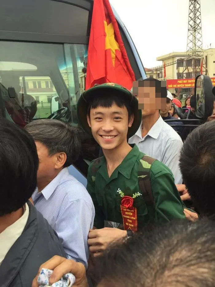 Nam thanh niên nhập ngũ vẫn không quên 