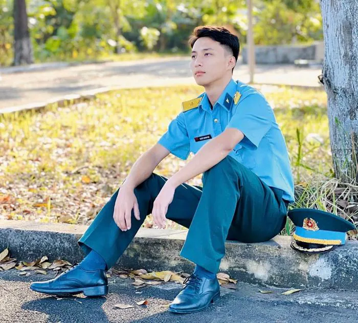 Chàng quân nhân điển trai 3 lần góp mặt trong đội hình diễu binh 'gây sốt'