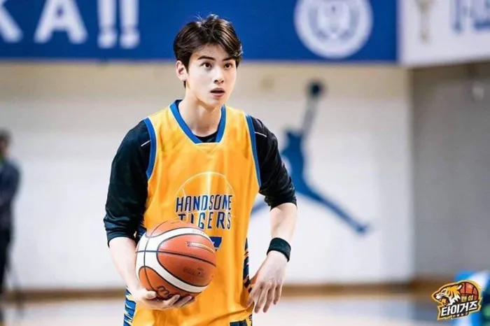 Đã đẹp trai còn chơi bóng rổ giỏi, thảo nào Cha Eunwoo (ASTRO) được phái nữ  nô nức chọn làm bạn trai