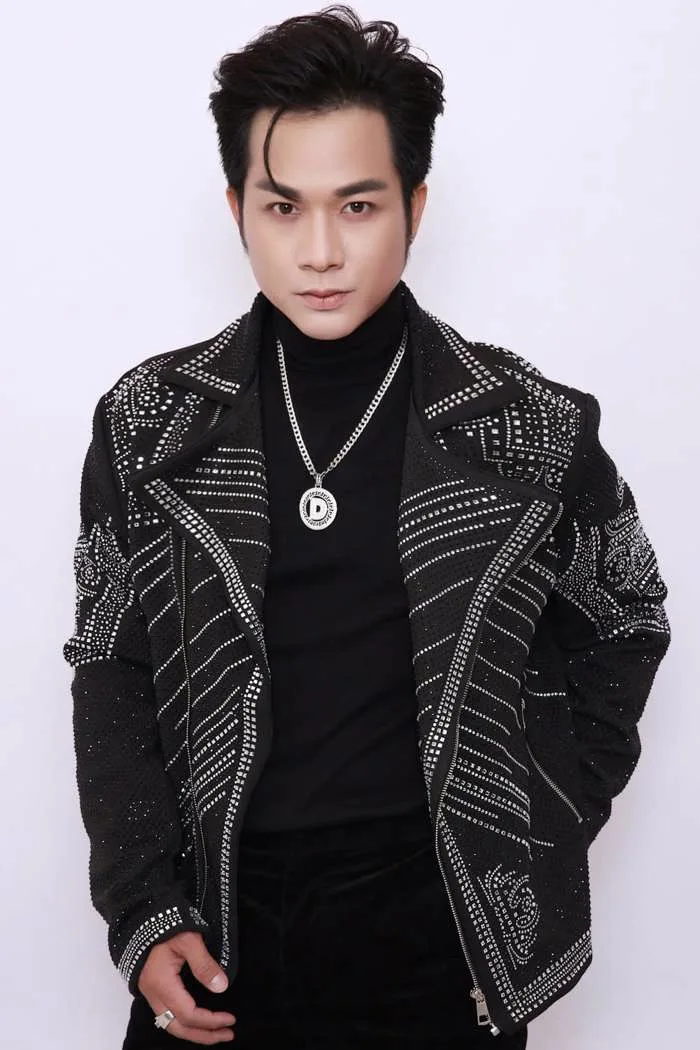Nam ca sĩ đẹp trai nhưng U45 chưa cưới vợ