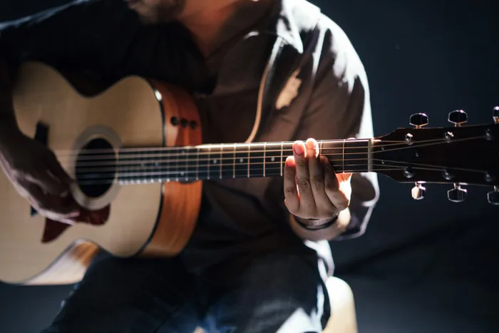 hình ảnh : Đàn ông, người, Âm nhạc, đàn ghi ta, Acoustic guitar, buổi hòa  nhạc, ban nhạc, Dụng cụ, Người biểu diễn, nhạc sĩ, Âm thanh, nhạc cụ, nhạc  cụ dây,