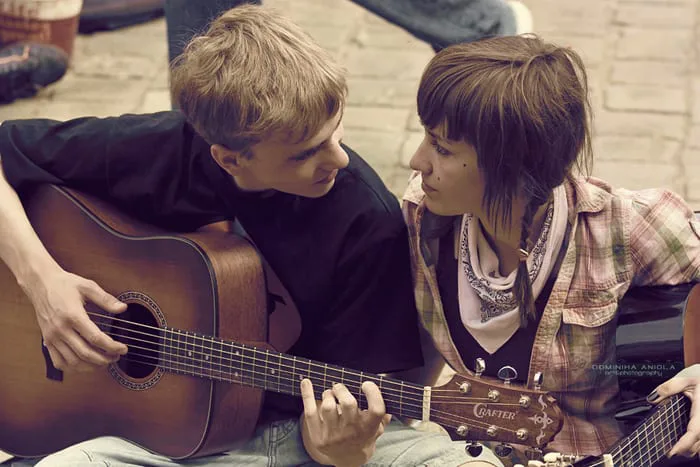 Lý do các chàng trai nên biết chơi đàn guitar