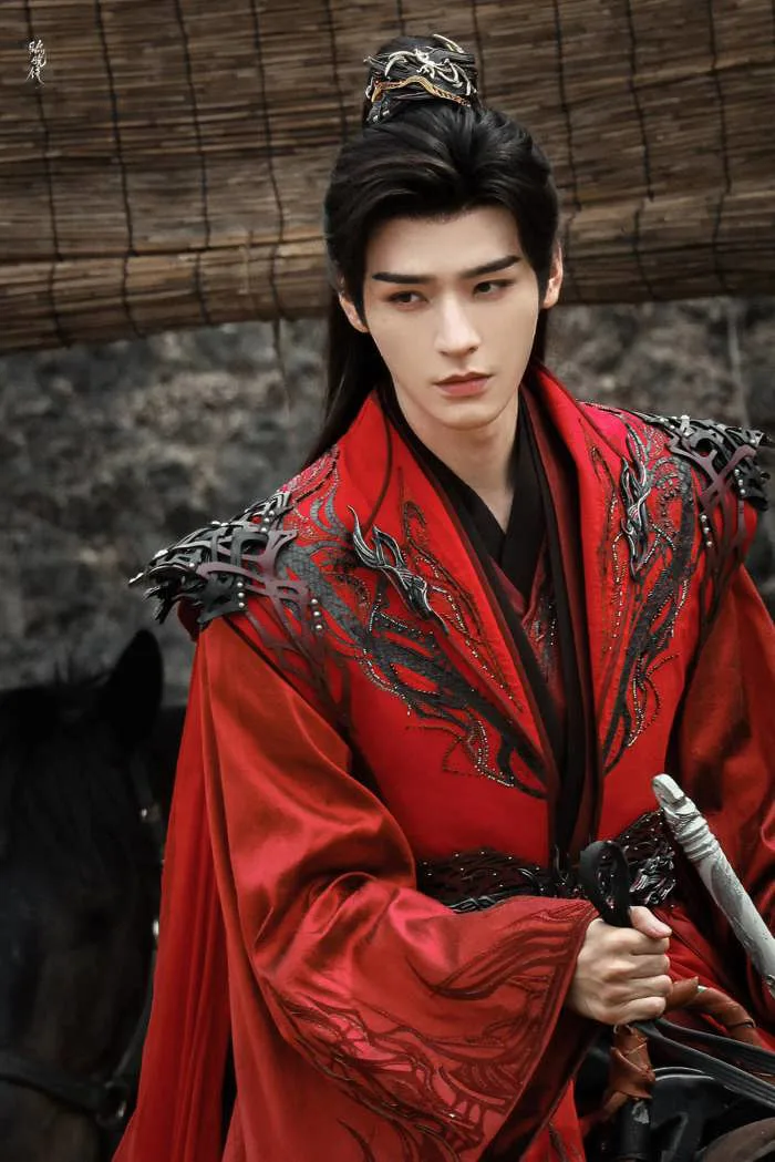 Ai sẽ là mỹ nam cổ trang Trung Quốc hot nhất năm 2025? | Harper's Bazaar  Việt Nam