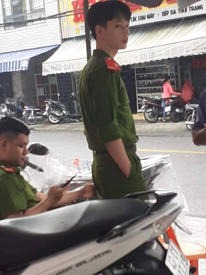 Bật mí về bức ảnh chàng công an đẹp như hot boy Hàn Quốc khiến các cô gái  ráo riết 