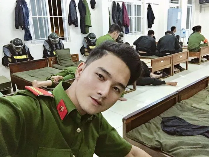 Chàng cảnh sát cơ động đẹp trai, cao 1m80 được dân mạng quan tâm | Báo Dân  trí