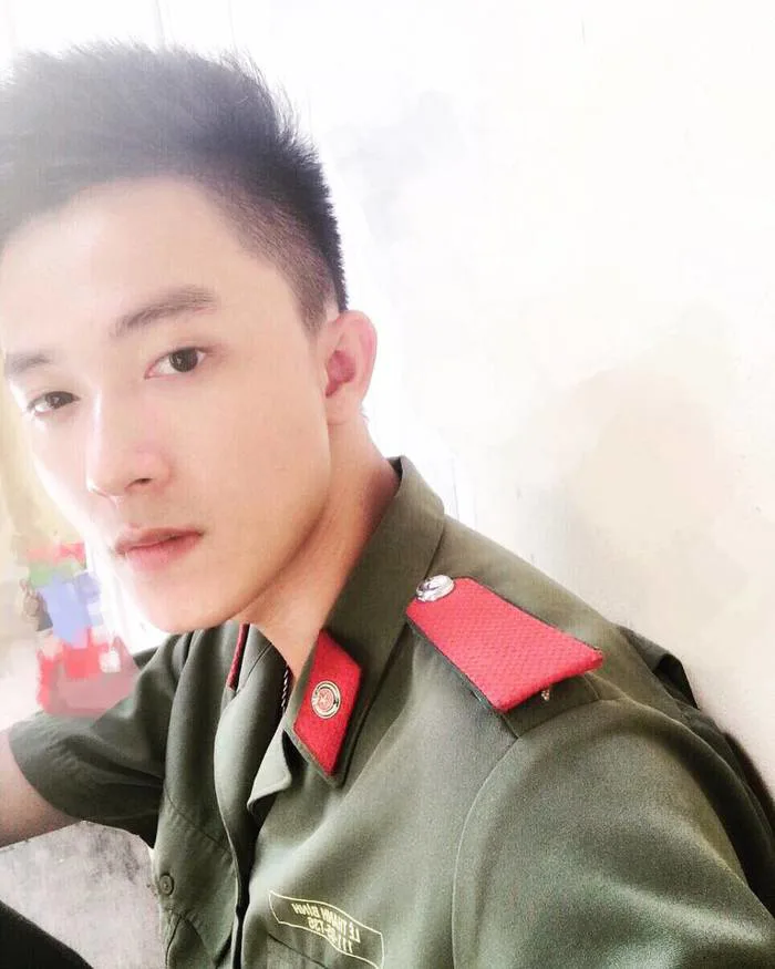 Truy tìm' chàng công an Việt đẹp trai lạnh lùng như Cố Hải khiến bao cô gái  thích mê - Saostar.vn