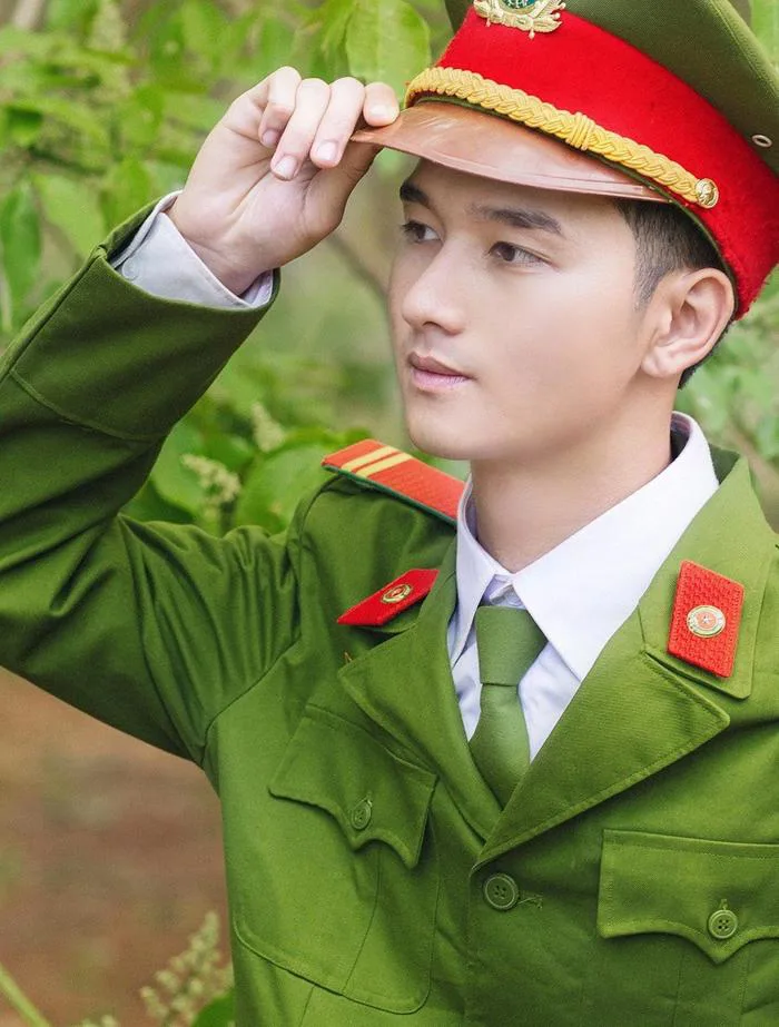 Chàng cảnh sát cơ động đẹp trai, cao 1m80 được dân mạng quan tâm | Báo Dân  trí