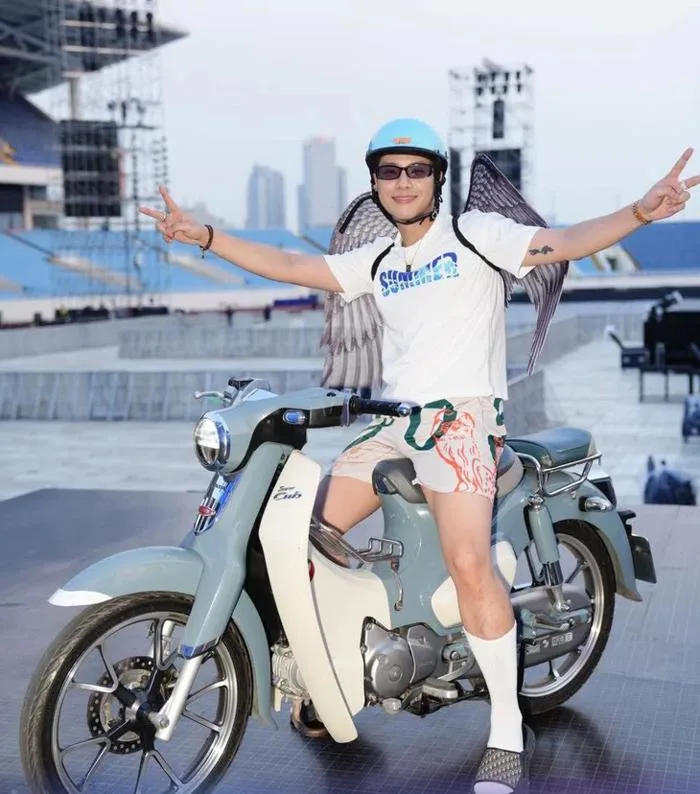 Dàn 'Anh trai say hi' cosplay 'cực lầy' trong đêm diễn cuối - Tuổi Trẻ  Online
