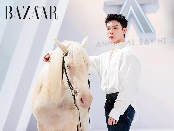 Erik đem ngựa trắng lên sân khấu Anh Trai “Say Hi” | Harper's Bazaar Việt  Nam