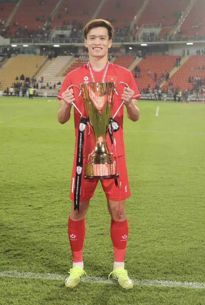 Vô địch AFF Cup, trai đẹp 8 múi ĐT Việt Nam tậu nhà mới: Thành công, đẹp  trai, giàu có, chỉ thiếu một 