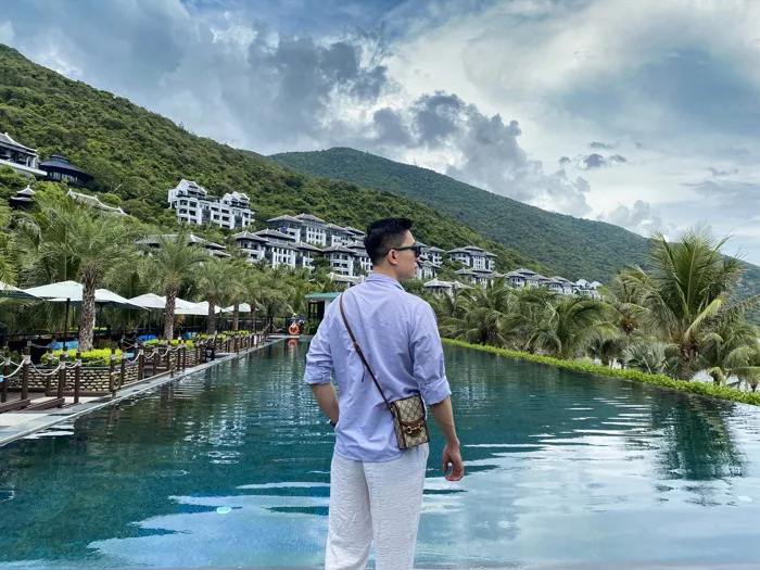 Chàng trai trải nghiệm loạt resort cao cấp Việt Nam