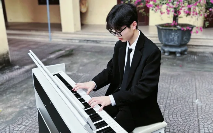 anh-trai-dep-danh-piano-1