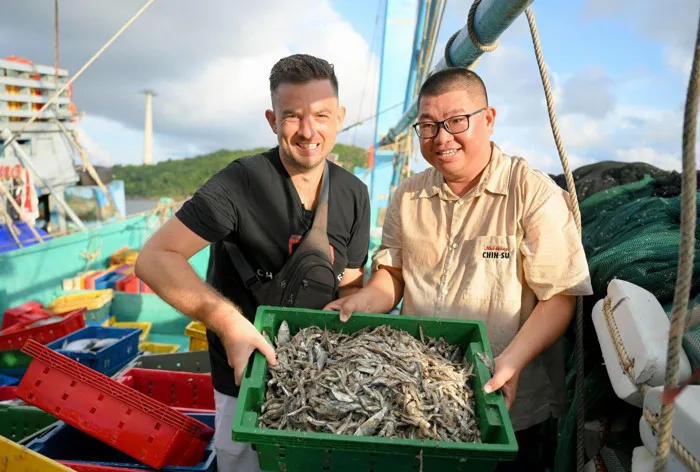 Đầu bếp Mỹ “say nắng” trước vẻ đẹp của nước mắm Việt Nam