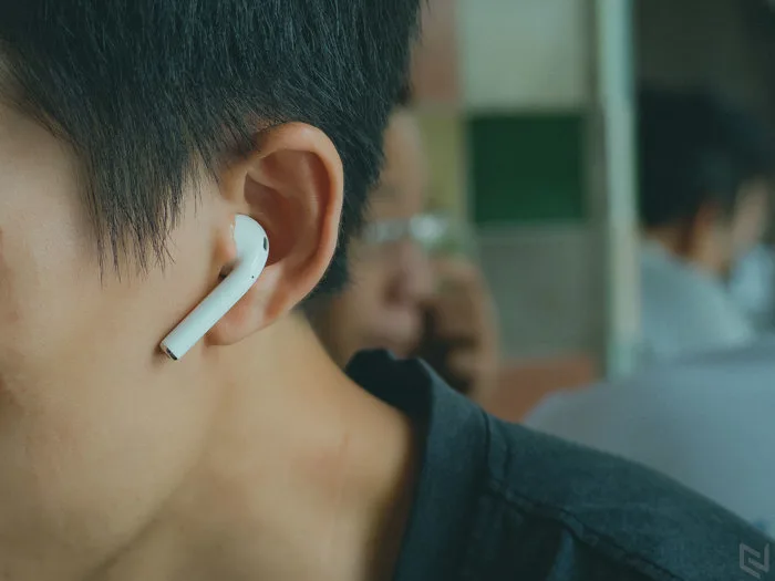 Hướng dẫn cách đeo tai nghe Bluetooth đúng cách, bảo vệ đôi tai của bạn