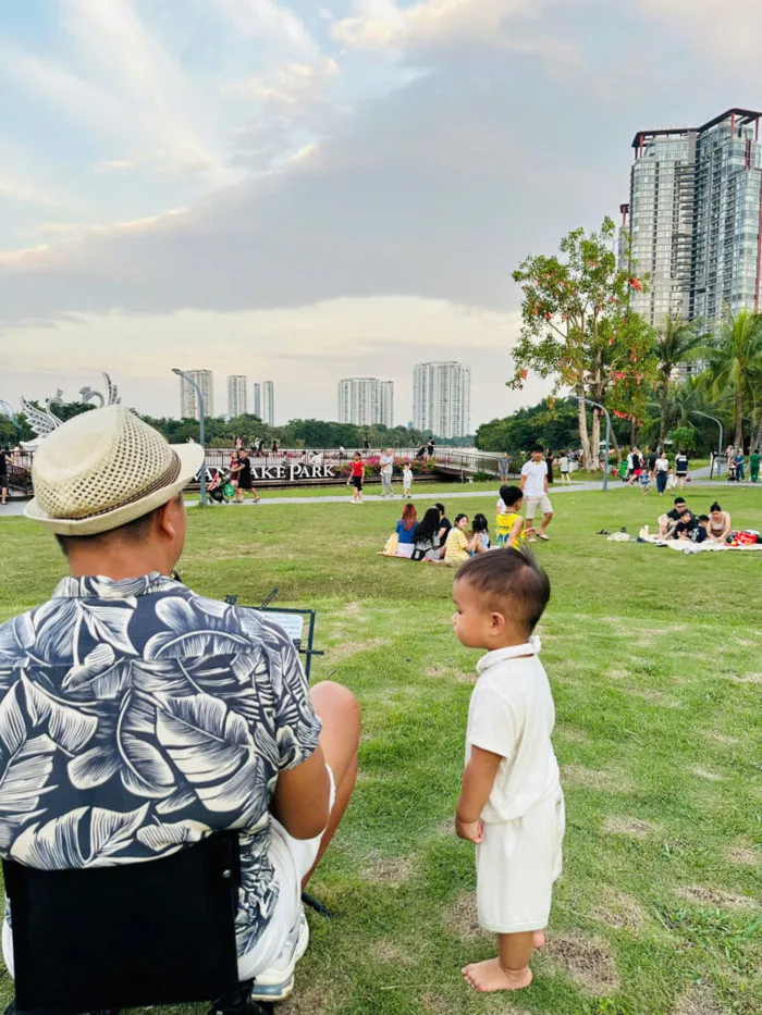 Địa Điểm Check-in Ecopark Đẹp: Hồ Thiên Nga, Vườn Hoa & Công Viên