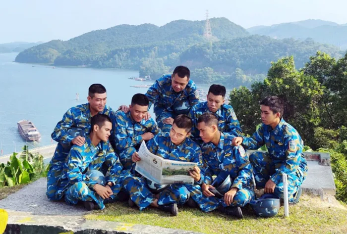 Tô thắm thêm vẻ đẹp người lính