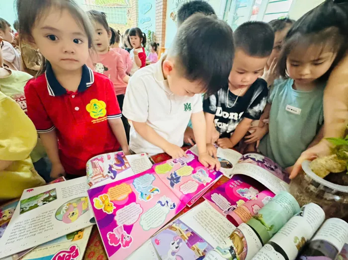 Trẻ Khám Phá Thế Giới Qua Những Cuốn Sách Tại Thư Viện