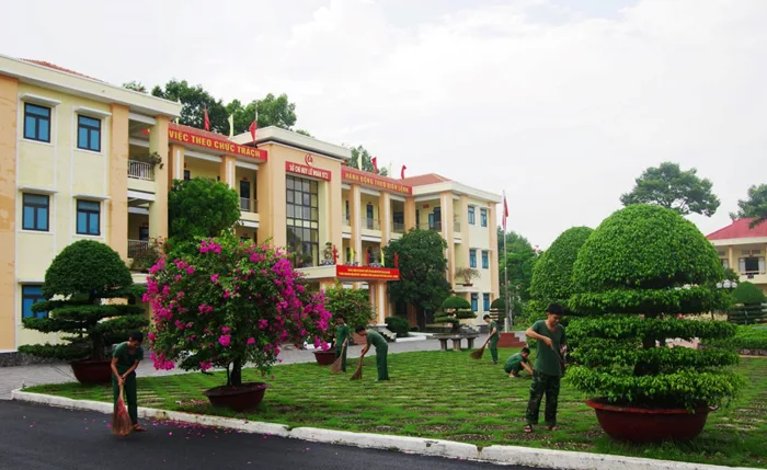 Doanh trại chính quy, khuôn viên sạch, đẹp