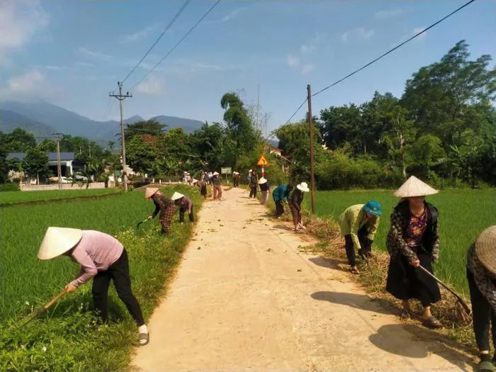 Lào Cai: Nông dân xã Khánh Yên đồng loạt ra quân làm đẹp đường làng, ngõ xóm