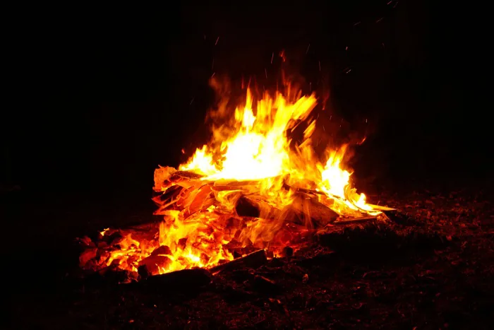 hình ảnh : Ngọn lửa, ngọn lửa, Phát sáng, Lửa trại, Đốt lửa, nóng bức,  Popping, Smokey, Nhấp nháy, Hiện tượng địa chất, Nứt 6000x4000 - - 1177817  - hình ảnh đẹp - PxHere