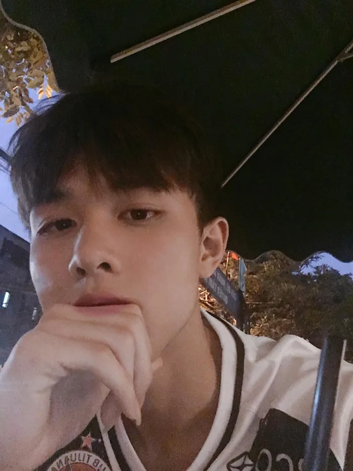 Đẹp trai, da trắng như con gái, nhiều tài lẻ... nam sinh Kinh Công này đang