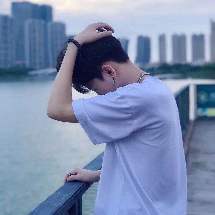 999+ Khoảnh khắc trai đẹp ẩn mình sau những bức ảnh che mặt