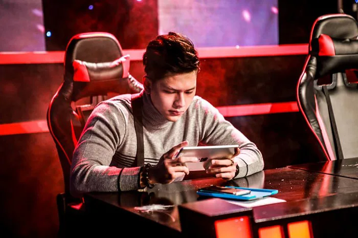 Vừa đẹp trai, vừa chơi game giỏi, soái ca Tập Kích được hội chị em ráo