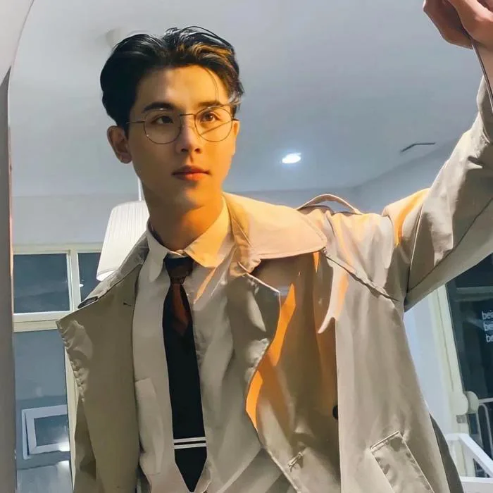 Thầy giáo gen Z đẹp trai và dạy văn hay khiến học sinh 'điêu đứng'