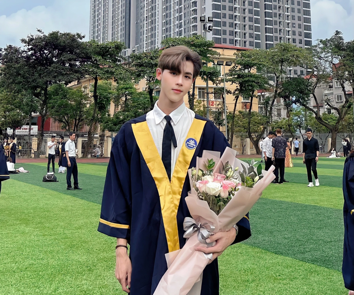 Thầy giáo gen Z đẹp trai và dạy văn hay khiến học sinh 'điêu đứng'