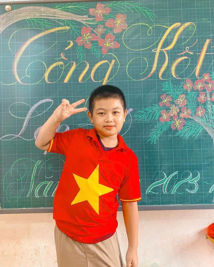 Giáo viên khoe tài trang trí bảng đẹp như tranh vẽ gây bão mạng