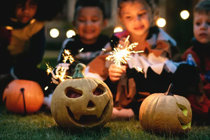 hình ảnh : quả bí ngô, Halloween, đèn bí ngô, Truyền thống, Cucurbita, thắp  sáng, nụ cười, Calabaza, chạm khắc, vui vẻ, ngày lễ 4000x2667 -  rawpixel.com - 1536705 - hình ảnh đẹp - PxHere