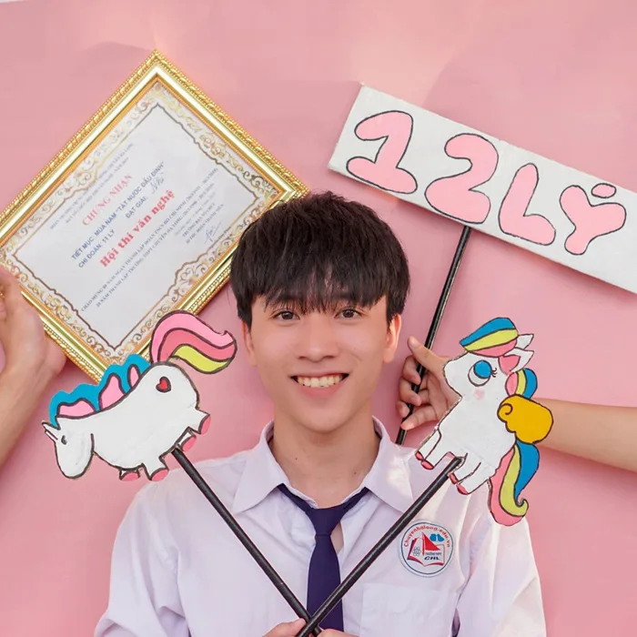 Hotboy kỷ yếu được 'khai quật' từ bộ ảnh nghìn like: học sinh giỏi chuyên  Lý vừa mặn vừa đẹp trai