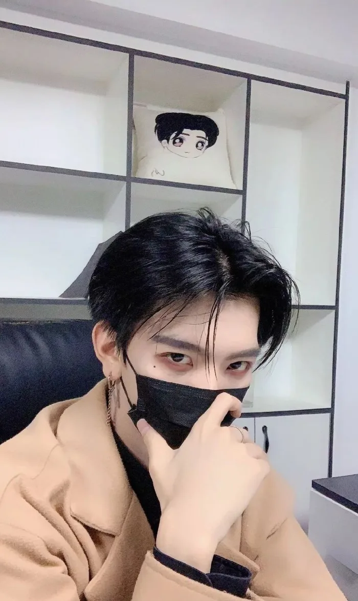 Hot boy khẩu trang