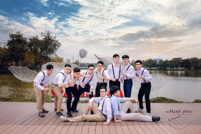 MÁCH BẠN} 7 TƯ THẾ “TẠO DÁNG CHỤP ẢNH KỶ YẾU NAM” HÓT HÒN HỌT