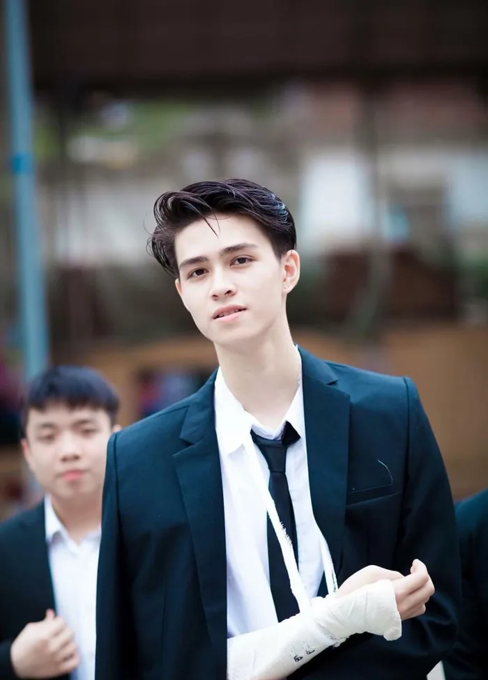 Tìm đâu xa, đây chính là soái ca kỷ yếu trong truyền thuyết: Cao 1m86 lại  còn đẹp trai như con lai!