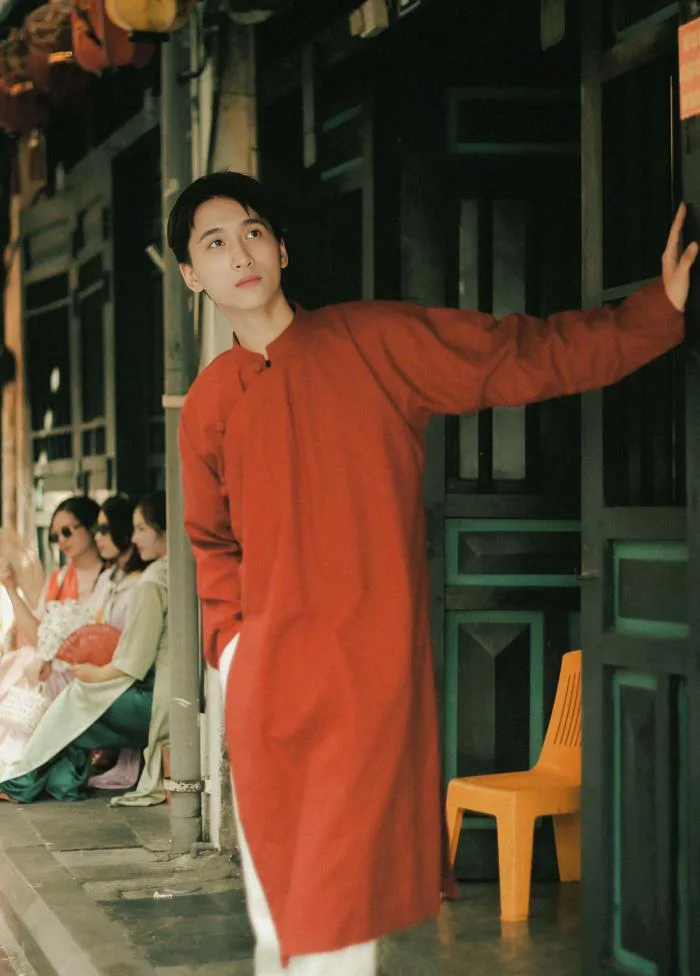 Những chàng trai mê áo dài