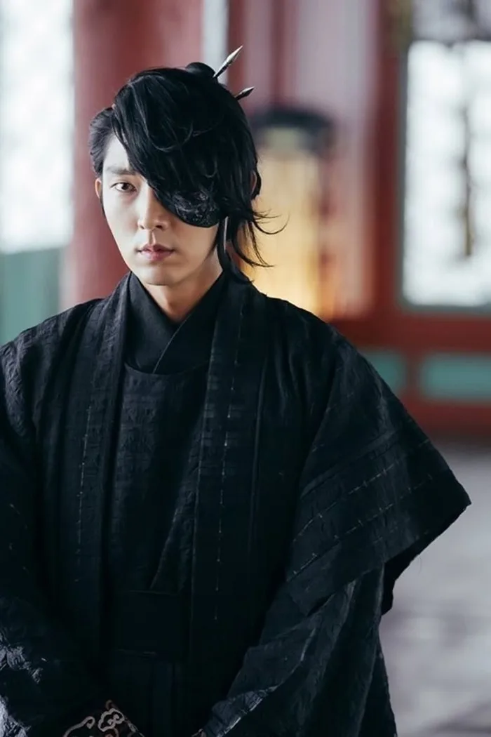 Kim Soo Hyun, Park Bo Gum và những mỹ nam Hàn mặc Hanbok đẹp nhất