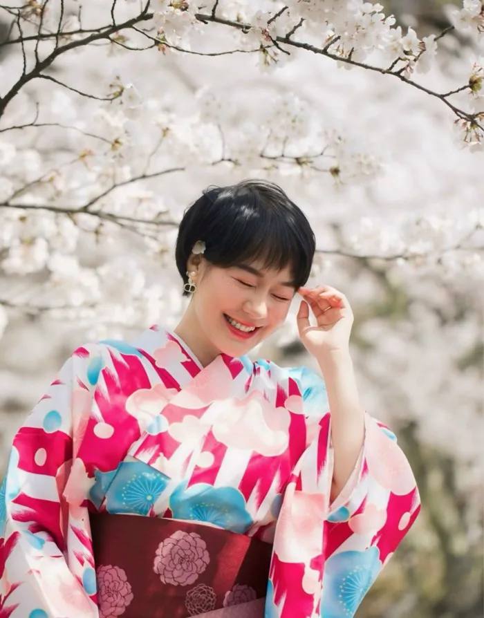 Khách Việt trải nghiệm mặc kimono, ngắm hoa anh đào ở Nhật Bản - Báo Người  Lao Động