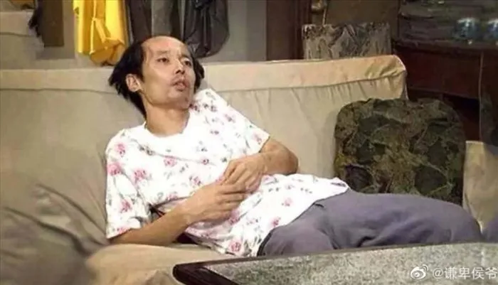 Nam diễn viên kiếm triệu USD nhờ bức ảnh nằm bẹp trên sofa