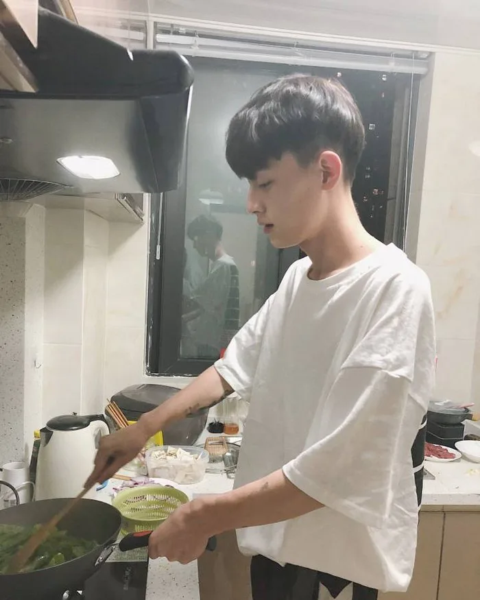 Lớn tiếng mắng bạn gái không biết nấu ăn, chàng trai lại nhận 