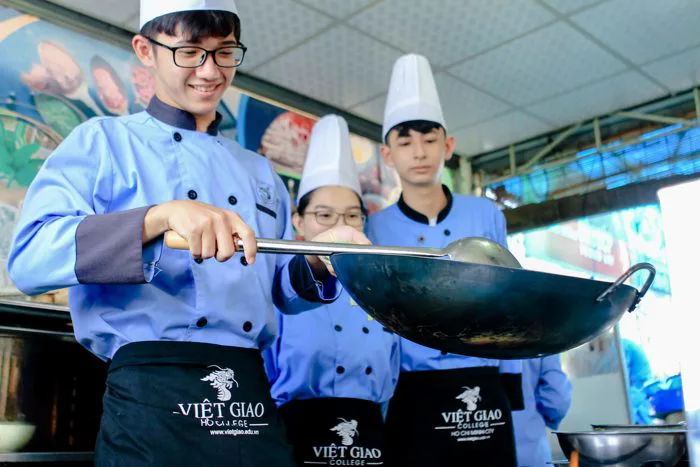Hãy yêu một chàng trai biết nấu ăn