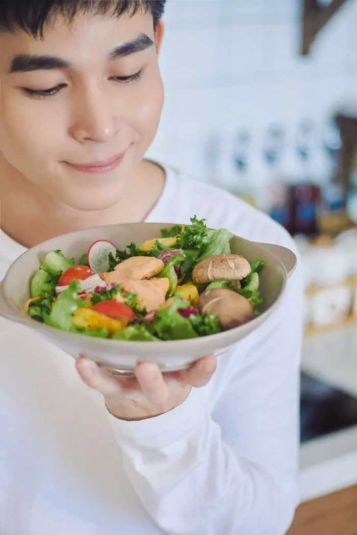 Đẹp trai, 6 múi, bếp xinh lại nấu ăn ngon: Jun Phạm xứng danh cực phẩm -  Saostar.vn