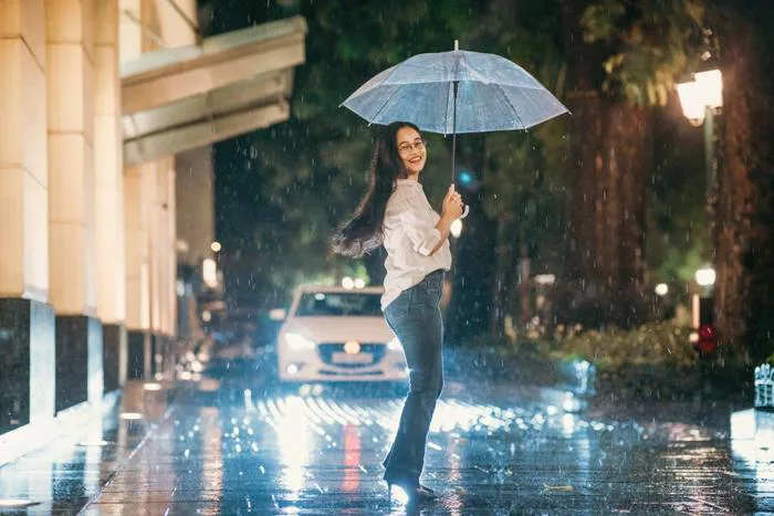 Ngắm Hà Nội lãng mạn trong mưa qua bộ ảnh của cặp đôi trẻ | Báo Dân trí